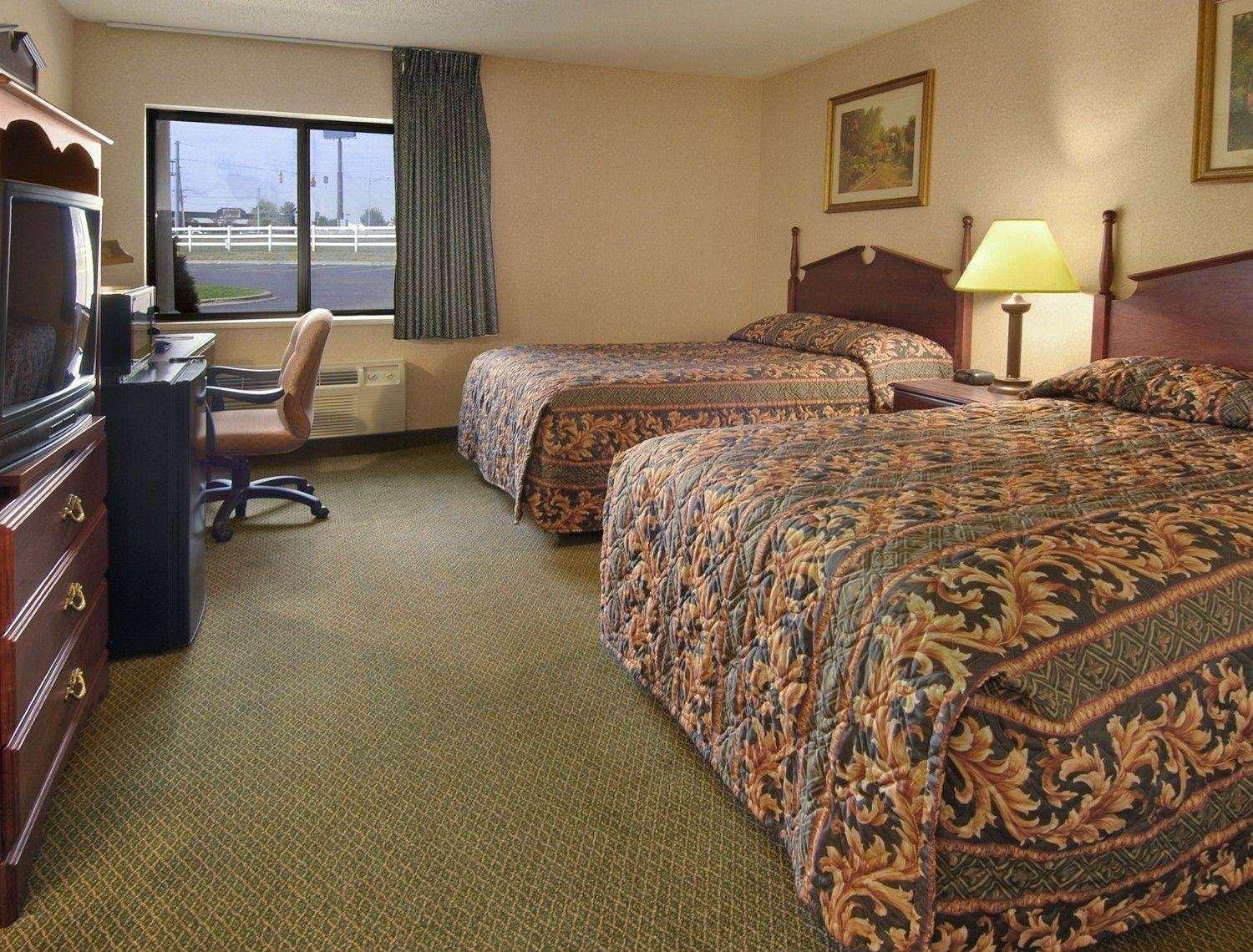 Baymont By Wyndham Corydon Hotel Room photo