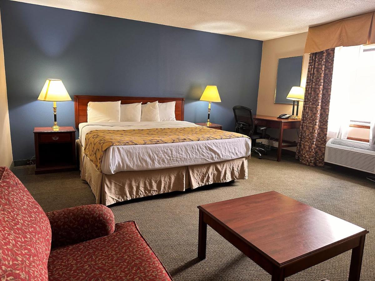 Baymont By Wyndham Corydon Hotel Exterior photo