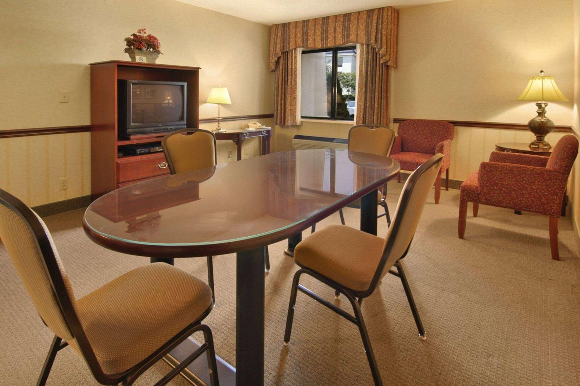 Baymont By Wyndham Corydon Hotel Exterior photo
